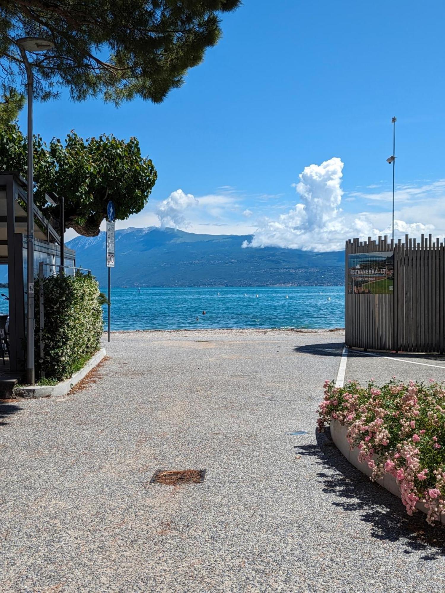 La Fenice Holiday Apartment Manerba del Garda Rum bild